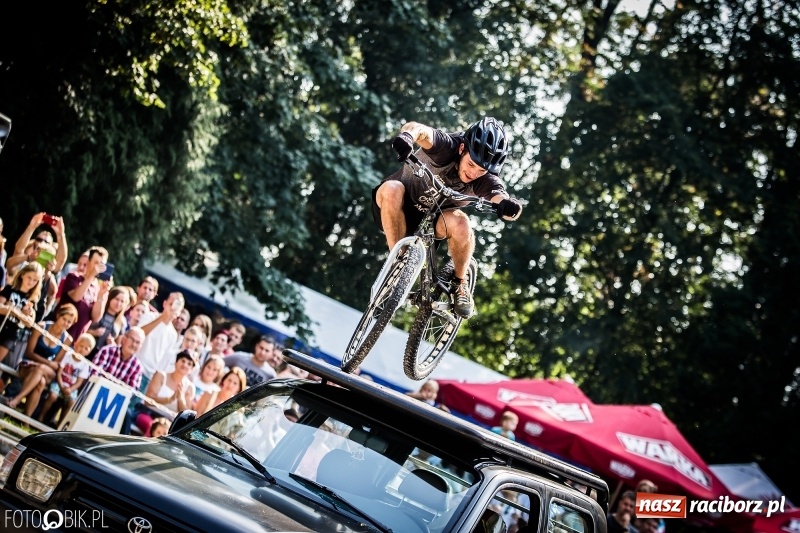 Zdjęcie w galerii na portalu naszraciborz.pl: Plejada gwiazd zjechała do Zakrzowa na XX Jeździeckie Mistrzostwa Gwiazd - Art Cup wiadomości z regionu