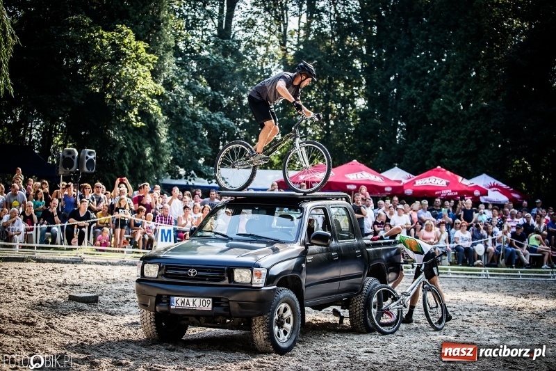 Zdjęcie w galerii na portalu naszraciborz.pl: Plejada gwiazd zjechała do Zakrzowa na XX Jeździeckie Mistrzostwa Gwiazd - Art Cup wiadomości z regionu