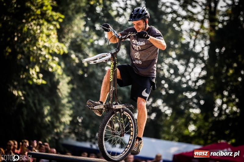 Zdjęcie w galerii na portalu naszraciborz.pl: Plejada gwiazd zjechała do Zakrzowa na XX Jeździeckie Mistrzostwa Gwiazd - Art Cup wiadomości z regionu