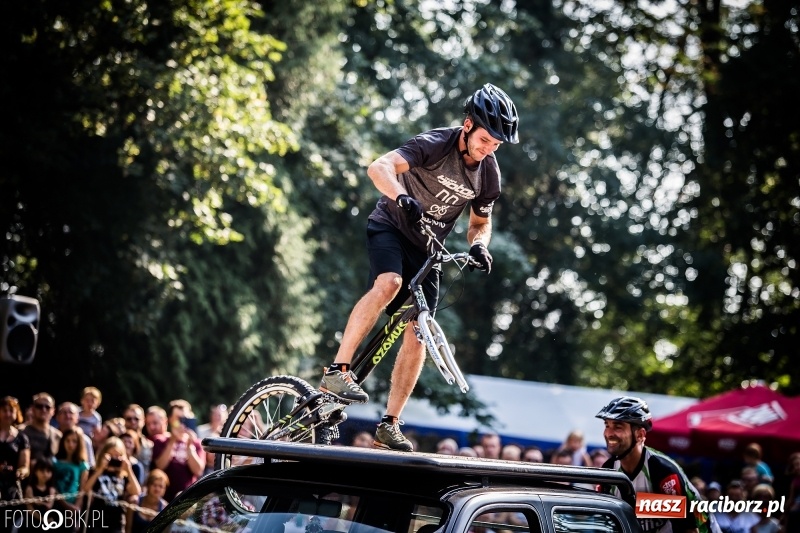 Zdjęcie w galerii na portalu naszraciborz.pl: Plejada gwiazd zjechała do Zakrzowa na XX Jeździeckie Mistrzostwa Gwiazd - Art Cup wiadomości z regionu