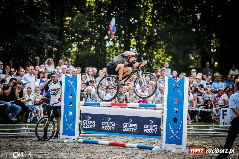 Zdjęcie w galerii na portalu naszraciborz.pl: Plejada gwiazd zjechała do Zakrzowa na XX Jeździeckie Mistrzostwa Gwiazd - Art Cup wiadomości z regionu