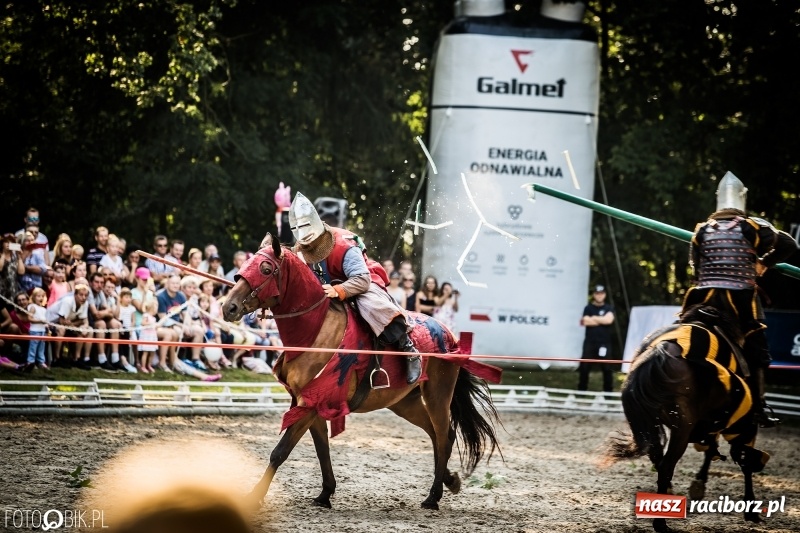Zdjęcie w galerii na portalu naszraciborz.pl: Plejada gwiazd zjechała do Zakrzowa na XX Jeździeckie Mistrzostwa Gwiazd - Art Cup wiadomości z regionu