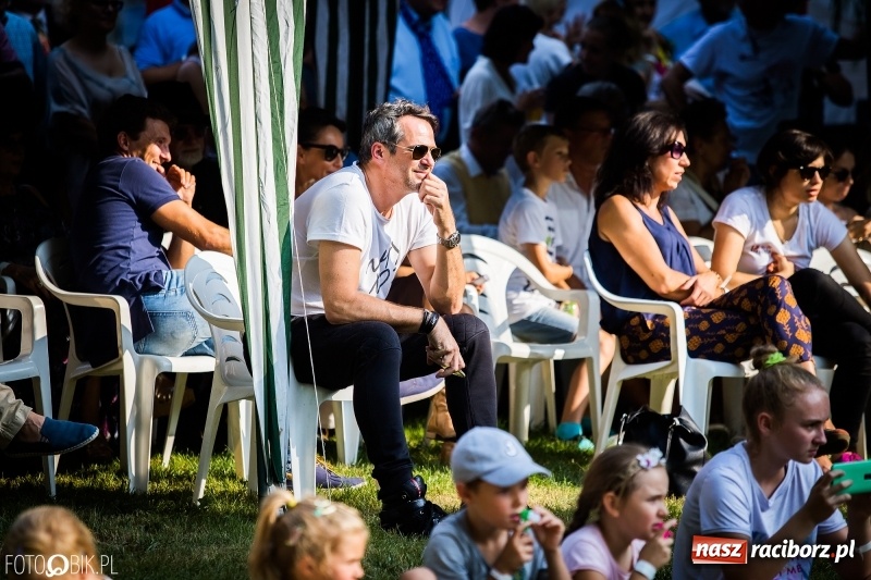 Zdjęcie w galerii na portalu naszraciborz.pl: Plejada gwiazd zjechała do Zakrzowa na XX Jeździeckie Mistrzostwa Gwiazd - Art Cup wiadomości z regionu