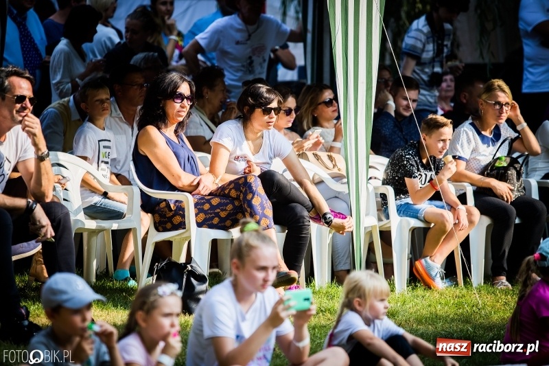 Zdjęcie w galerii na portalu naszraciborz.pl: Plejada gwiazd zjechała do Zakrzowa na XX Jeździeckie Mistrzostwa Gwiazd - Art Cup wiadomości z regionu