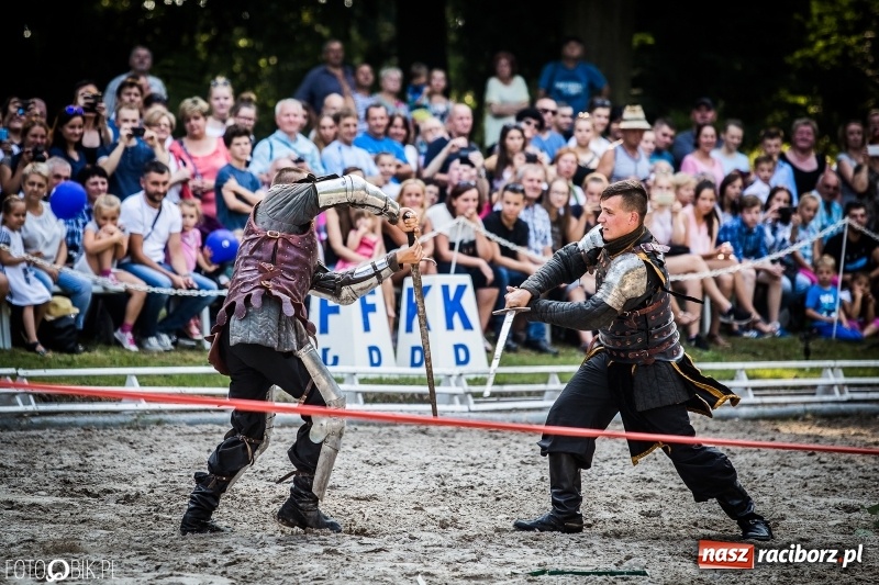 Zdjęcie w galerii na portalu naszraciborz.pl: Plejada gwiazd zjechała do Zakrzowa na XX Jeździeckie Mistrzostwa Gwiazd - Art Cup wiadomości z regionu