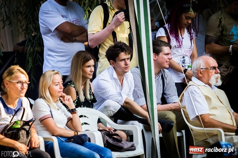 Zdjęcie w galerii na portalu naszraciborz.pl: Plejada gwiazd zjechała do Zakrzowa na XX Jeździeckie Mistrzostwa Gwiazd - Art Cup wiadomości z regionu