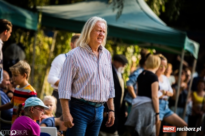 Zdjęcie w galerii na portalu naszraciborz.pl: Plejada gwiazd zjechała do Zakrzowa na XX Jeździeckie Mistrzostwa Gwiazd - Art Cup wiadomości z regionu