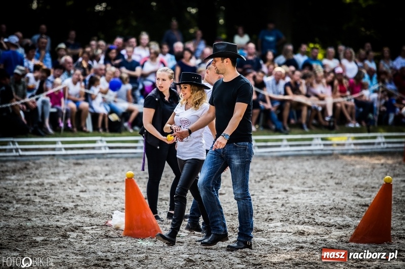 Zdjęcie w galerii na portalu naszraciborz.pl: Plejada gwiazd zjechała do Zakrzowa na XX Jeździeckie Mistrzostwa Gwiazd - Art Cup wiadomości z regionu