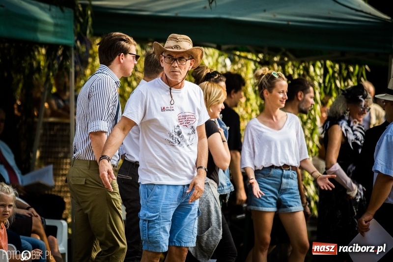 Zdjęcie w galerii na portalu naszraciborz.pl: Plejada gwiazd zjechała do Zakrzowa na XX Jeździeckie Mistrzostwa Gwiazd - Art Cup wiadomości z regionu