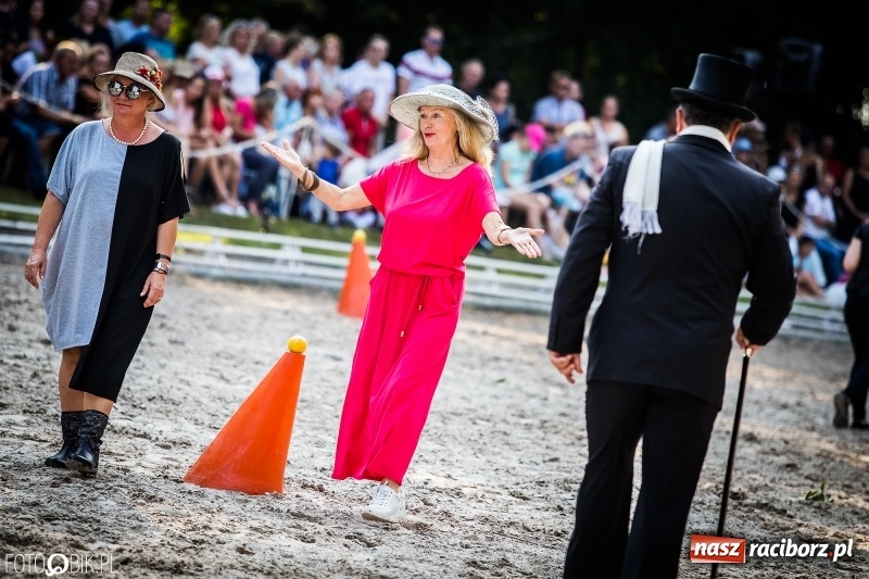 Zdjęcie w galerii na portalu naszraciborz.pl: Plejada gwiazd zjechała do Zakrzowa na XX Jeździeckie Mistrzostwa Gwiazd - Art Cup wiadomości z regionu