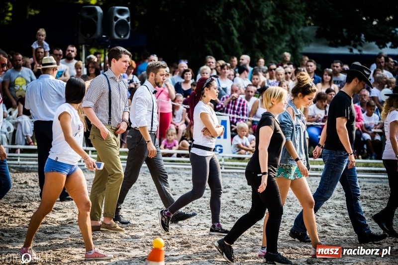 Zdjęcie w galerii na portalu naszraciborz.pl: Plejada gwiazd zjechała do Zakrzowa na XX Jeździeckie Mistrzostwa Gwiazd - Art Cup wiadomości z regionu