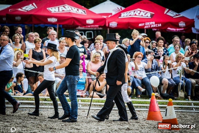Zdjęcie w galerii na portalu naszraciborz.pl: Plejada gwiazd zjechała do Zakrzowa na XX Jeździeckie Mistrzostwa Gwiazd - Art Cup wiadomości z regionu