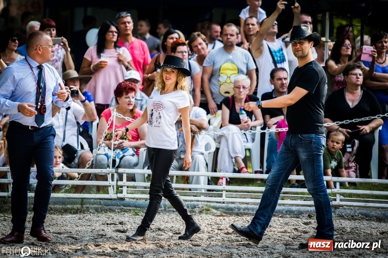 Zdjęcie w galerii na portalu naszraciborz.pl: Plejada gwiazd zjechała do Zakrzowa na XX Jeździeckie Mistrzostwa Gwiazd - Art Cup wiadomości z regionu