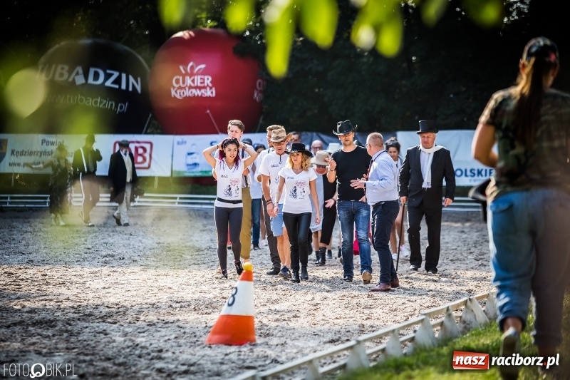 Zdjęcie w galerii na portalu naszraciborz.pl: Plejada gwiazd zjechała do Zakrzowa na XX Jeździeckie Mistrzostwa Gwiazd - Art Cup wiadomości z regionu