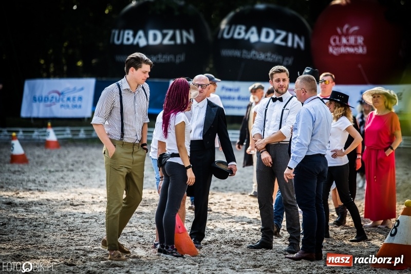 Zdjęcie w galerii na portalu naszraciborz.pl: Plejada gwiazd zjechała do Zakrzowa na XX Jeździeckie Mistrzostwa Gwiazd - Art Cup wiadomości z regionu