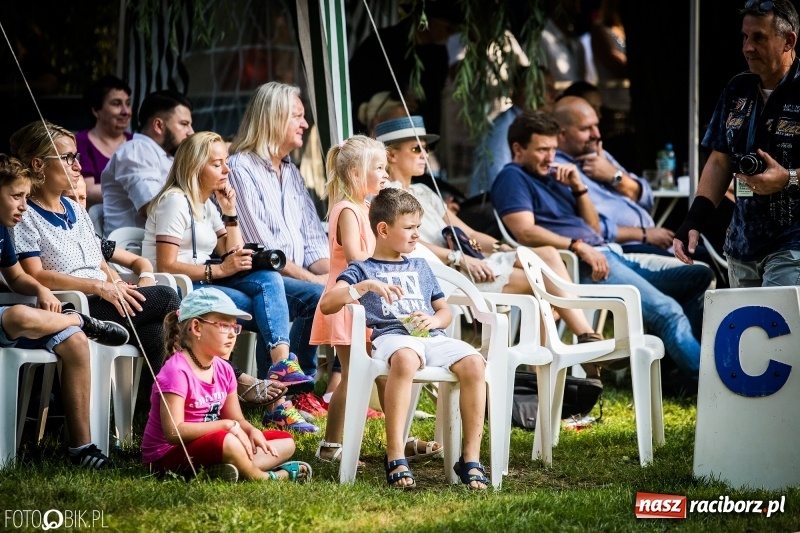 Zdjęcie w galerii na portalu naszraciborz.pl: Plejada gwiazd zjechała do Zakrzowa na XX Jeździeckie Mistrzostwa Gwiazd - Art Cup wiadomości z regionu