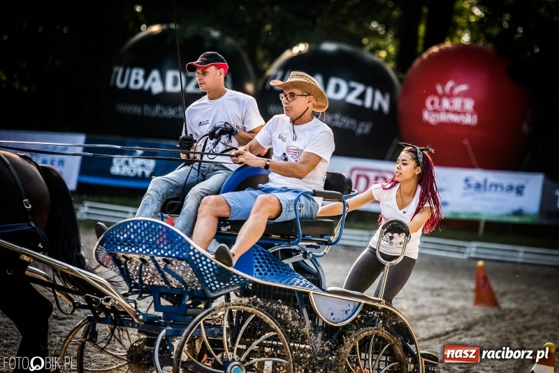 Zdjęcie w galerii na portalu naszraciborz.pl: Plejada gwiazd zjechała do Zakrzowa na XX Jeździeckie Mistrzostwa Gwiazd - Art Cup wiadomości z regionu