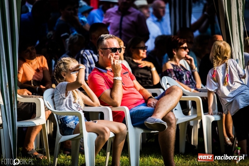 Zdjęcie w galerii na portalu naszraciborz.pl: Plejada gwiazd zjechała do Zakrzowa na XX Jeździeckie Mistrzostwa Gwiazd - Art Cup wiadomości z regionu