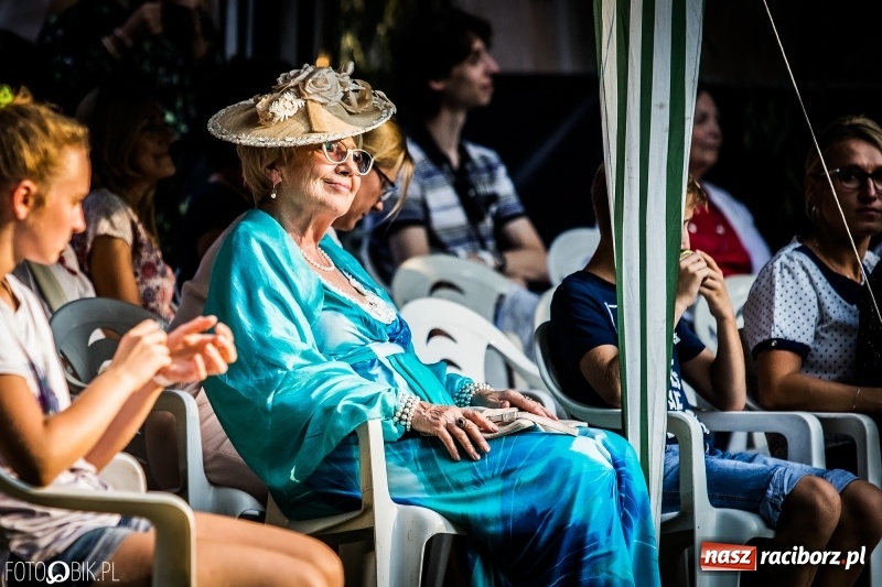 Zdjęcie w galerii na portalu naszraciborz.pl: Plejada gwiazd zjechała do Zakrzowa na XX Jeździeckie Mistrzostwa Gwiazd - Art Cup wiadomości z regionu