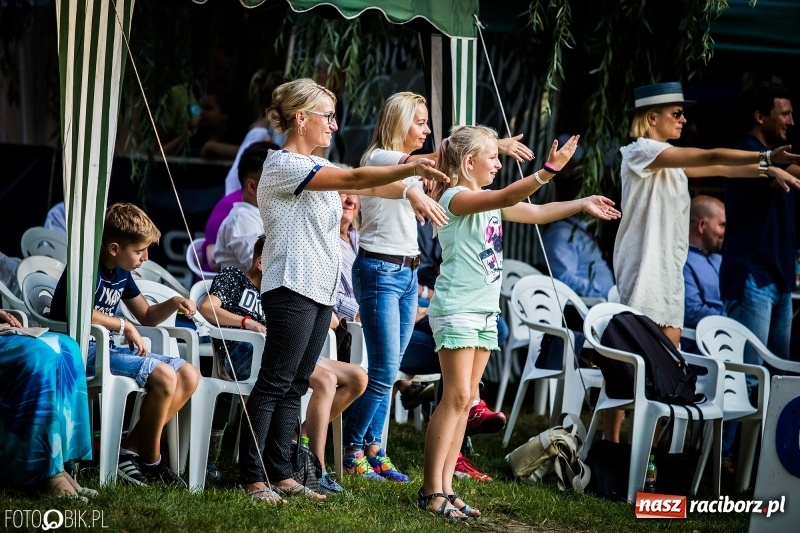 Zdjęcie w galerii na portalu naszraciborz.pl: Plejada gwiazd zjechała do Zakrzowa na XX Jeździeckie Mistrzostwa Gwiazd - Art Cup wiadomości z regionu