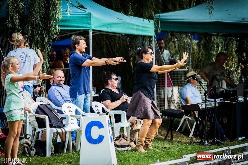 Zdjęcie w galerii na portalu naszraciborz.pl: Plejada gwiazd zjechała do Zakrzowa na XX Jeździeckie Mistrzostwa Gwiazd - Art Cup wiadomości z regionu