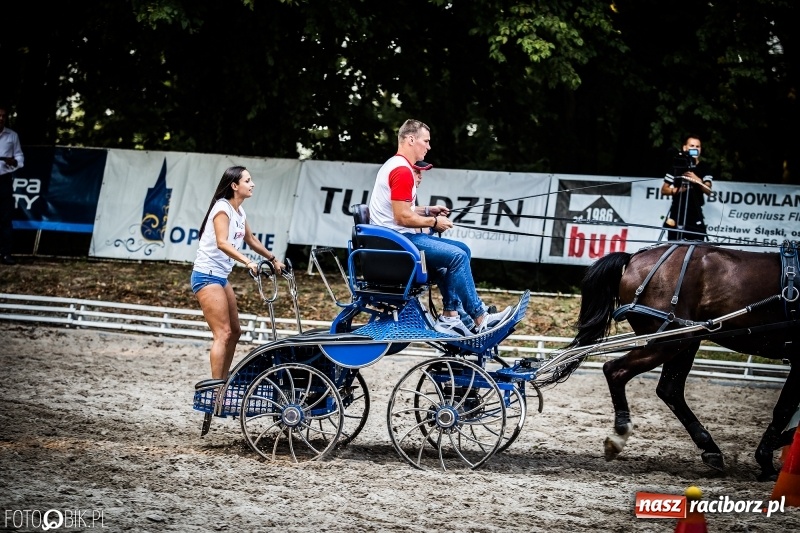 Zdjęcie w galerii na portalu naszraciborz.pl: Plejada gwiazd zjechała do Zakrzowa na XX Jeździeckie Mistrzostwa Gwiazd - Art Cup wiadomości z regionu
