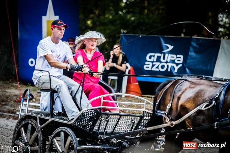 Zdjęcie w galerii na portalu naszraciborz.pl: Plejada gwiazd zjechała do Zakrzowa na XX Jeździeckie Mistrzostwa Gwiazd - Art Cup wiadomości z regionu