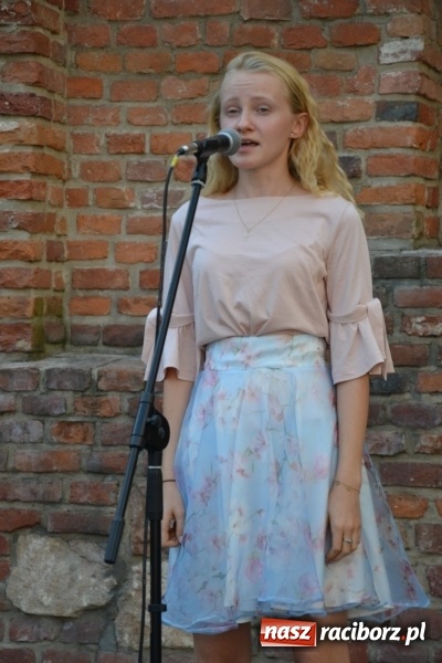 Zdjęcie w galerii na portalu naszraciborz.pl: Piosenki na Zamku czar..., czyli spotkanie muzyczne na Zamku Piastowskim wiadomości z regionu