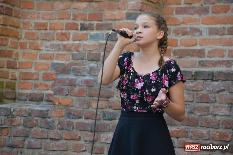 Zdjęcie w galerii na portalu naszraciborz.pl: Piosenki na Zamku czar..., czyli spotkanie muzyczne na Zamku Piastowskim wiadomości z regionu