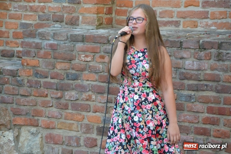 Zdjęcie w galerii na portalu naszraciborz.pl: Piosenki na Zamku czar..., czyli spotkanie muzyczne na Zamku Piastowskim wiadomości z regionu