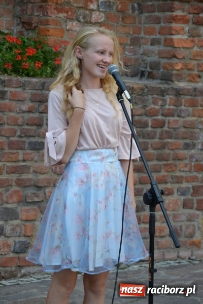 Zdjęcie w galerii na portalu naszraciborz.pl: Piosenki na Zamku czar..., czyli spotkanie muzyczne na Zamku Piastowskim wiadomości z regionu