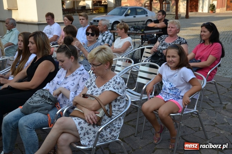 Zdjęcie w galerii na portalu naszraciborz.pl: Piosenki na Zamku czar..., czyli spotkanie muzyczne na Zamku Piastowskim wiadomości z regionu
