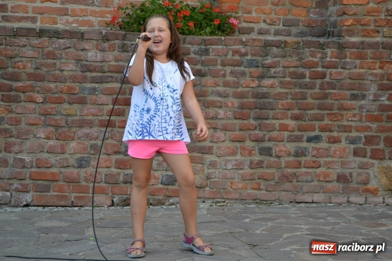 Zdjęcie w galerii na portalu naszraciborz.pl: Piosenki na Zamku czar..., czyli spotkanie muzyczne na Zamku Piastowskim wiadomości z regionu