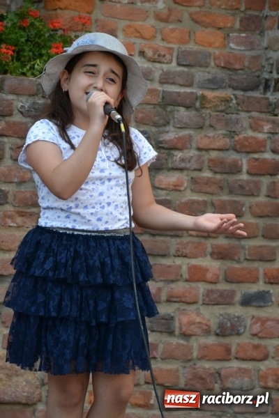 Zdjęcie w galerii na portalu naszraciborz.pl: Piosenki na Zamku czar..., czyli spotkanie muzyczne na Zamku Piastowskim wiadomości z regionu