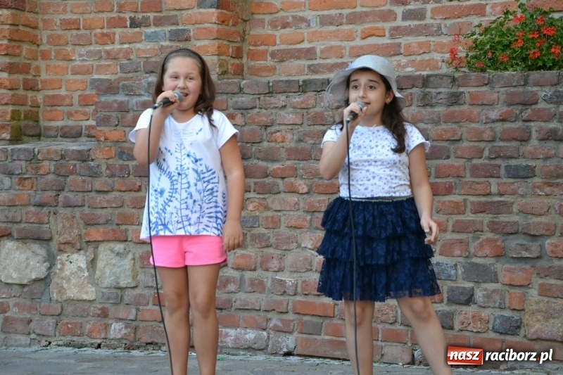 Zdjęcie w galerii na portalu naszraciborz.pl: Piosenki na Zamku czar..., czyli spotkanie muzyczne na Zamku Piastowskim wiadomości z regionu