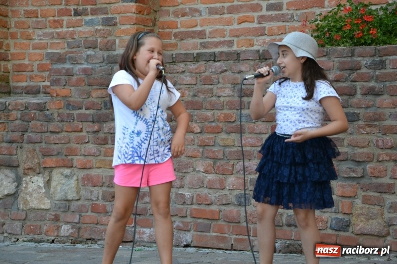 Zdjęcie w galerii na portalu naszraciborz.pl: Piosenki na Zamku czar..., czyli spotkanie muzyczne na Zamku Piastowskim wiadomości z regionu