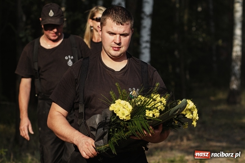 Zdjęcie w galerii na portalu naszraciborz.pl: Strażacy uczcili ofiary tragicznego pożaru lasów sprzed 25 lat wiadomości z regionu
