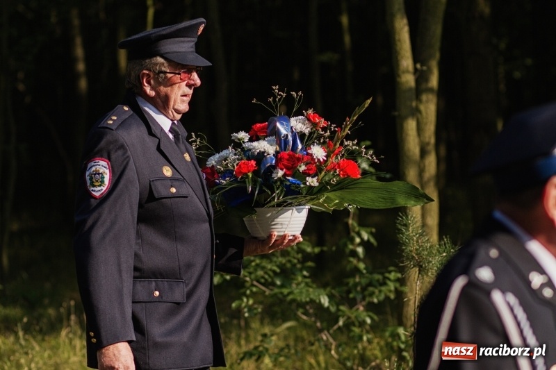 Zdjęcie w galerii na portalu naszraciborz.pl: Strażacy uczcili ofiary tragicznego pożaru lasów sprzed 25 lat wiadomości z regionu