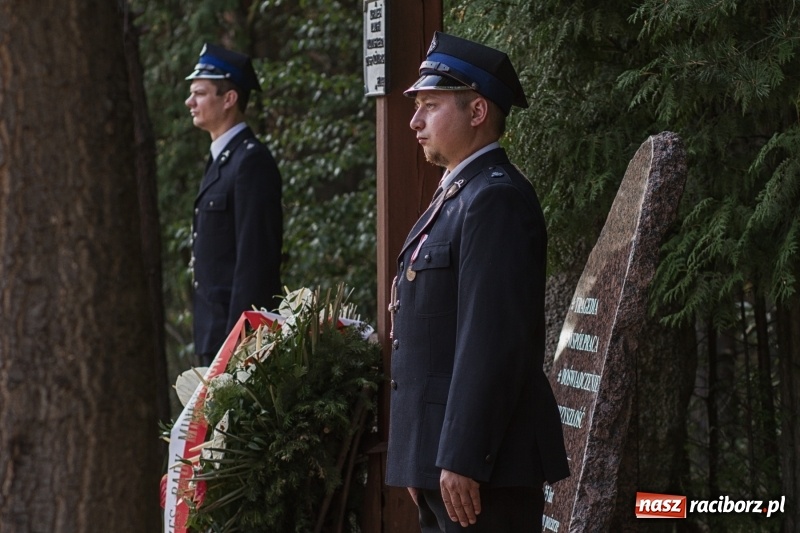 Zdjęcie w galerii na portalu naszraciborz.pl: Strażacy uczcili ofiary tragicznego pożaru lasów sprzed 25 lat wiadomości z regionu
