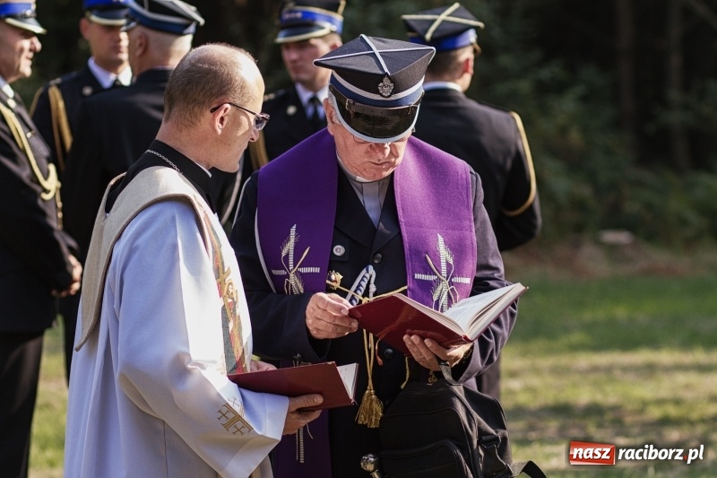Zdjęcie w galerii na portalu naszraciborz.pl: Strażacy uczcili ofiary tragicznego pożaru lasów sprzed 25 lat wiadomości z regionu
