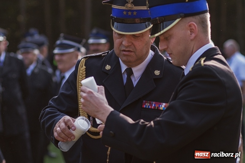 Zdjęcie w galerii na portalu naszraciborz.pl: Strażacy uczcili ofiary tragicznego pożaru lasów sprzed 25 lat wiadomości z regionu