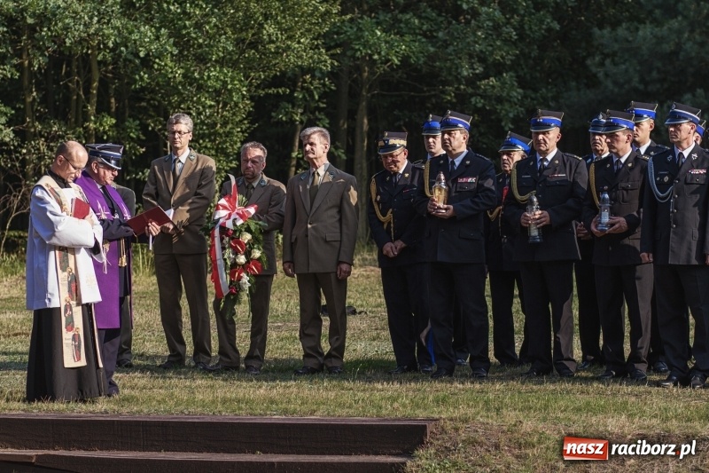 Zdjęcie w galerii na portalu naszraciborz.pl: Strażacy uczcili ofiary tragicznego pożaru lasów sprzed 25 lat wiadomości z regionu