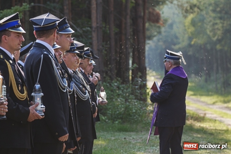 Zdjęcie w galerii na portalu naszraciborz.pl: Strażacy uczcili ofiary tragicznego pożaru lasów sprzed 25 lat wiadomości z regionu