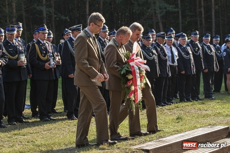 Zdjęcie w galerii na portalu naszraciborz.pl: Strażacy uczcili ofiary tragicznego pożaru lasów sprzed 25 lat wiadomości z regionu