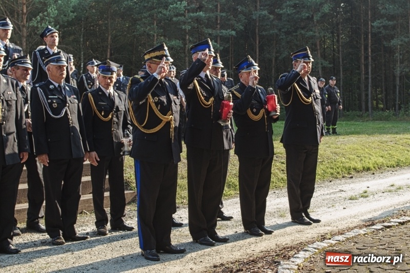 Zdjęcie w galerii na portalu naszraciborz.pl: Strażacy uczcili ofiary tragicznego pożaru lasów sprzed 25 lat wiadomości z regionu