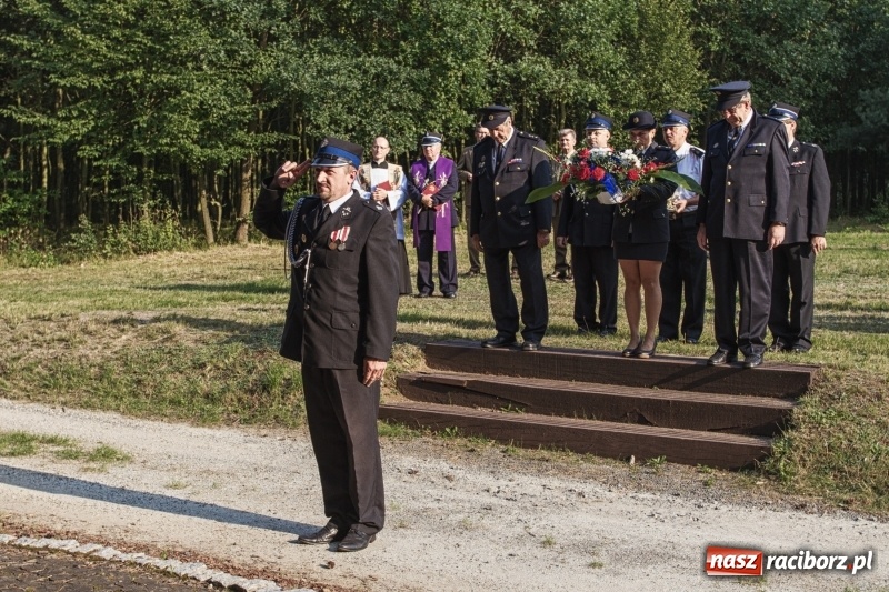 Zdjęcie w galerii na portalu naszraciborz.pl: Strażacy uczcili ofiary tragicznego pożaru lasów sprzed 25 lat wiadomości z regionu