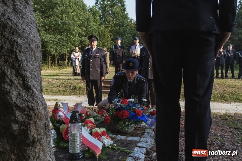 Zdjęcie w galerii na portalu naszraciborz.pl: Strażacy uczcili ofiary tragicznego pożaru lasów sprzed 25 lat wiadomości z regionu