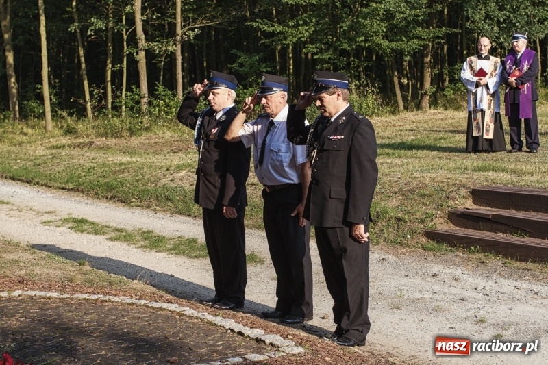 Zdjęcie w galerii na portalu naszraciborz.pl: Strażacy uczcili ofiary tragicznego pożaru lasów sprzed 25 lat wiadomości z regionu