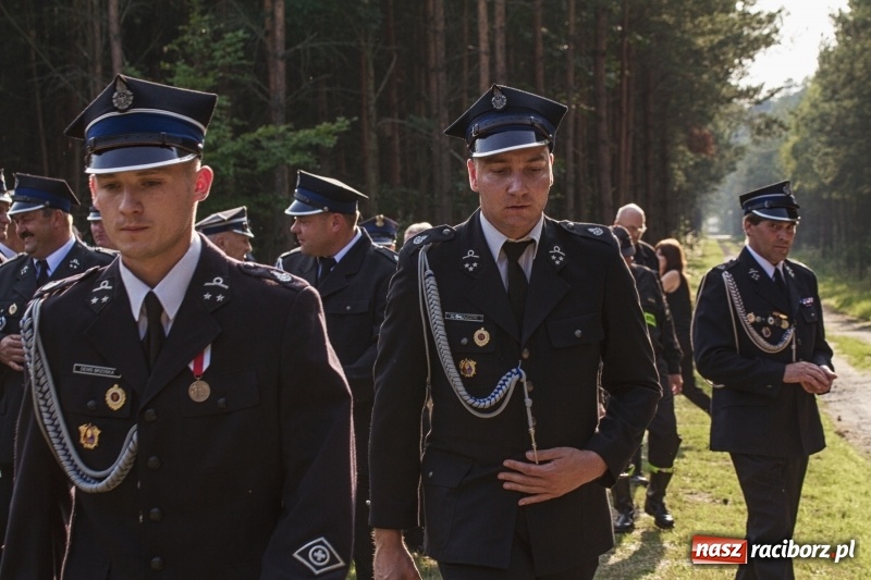 Zdjęcie w galerii na portalu naszraciborz.pl: Strażacy uczcili ofiary tragicznego pożaru lasów sprzed 25 lat wiadomości z regionu