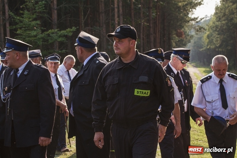 Zdjęcie w galerii na portalu naszraciborz.pl: Strażacy uczcili ofiary tragicznego pożaru lasów sprzed 25 lat wiadomości z regionu